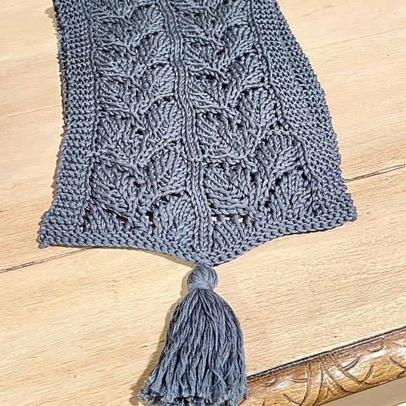 Hand Knit Dusty Blue Hand Towel With Tassel, Leaf Pattern, Farmhouse Look, NEW - Picture 1 of 4